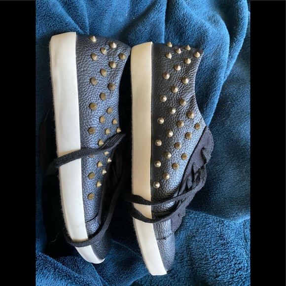 Faux leather stud sneaker - Picture 5 of 7